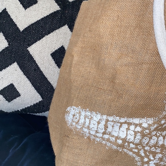 Starfish Woven Beach Bag - Picture 7 of 16